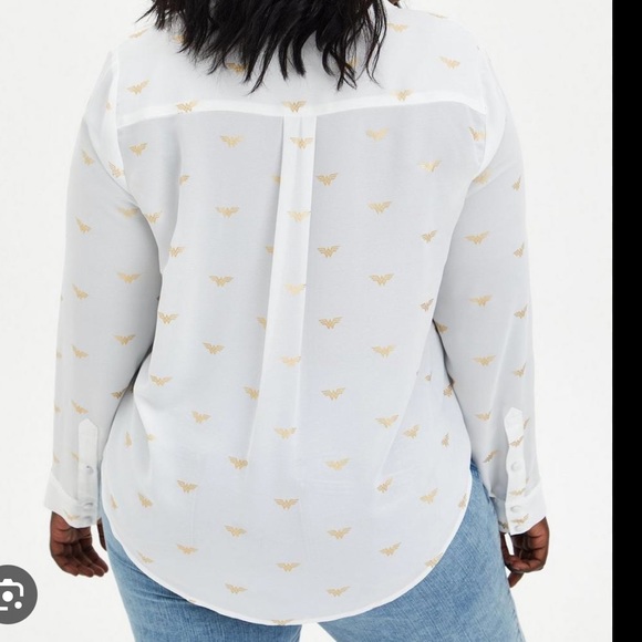 SOLD Torrid Madison Gold Wonder Woman Logo Button Blouse Plus Size 3x (22-24) - Picture 3 of 11